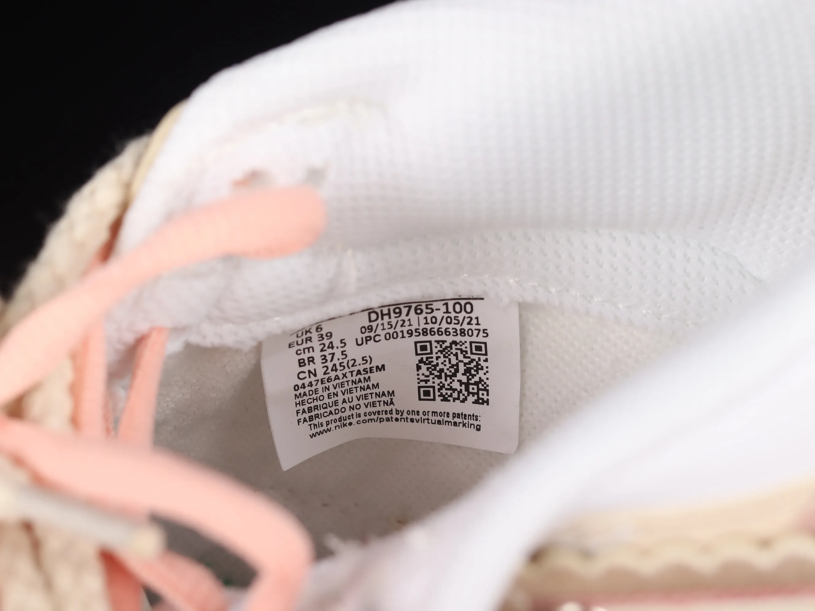 All categories Nk SB Dunk series Nk SB Dunk Low low-top sneakers Nk Dunk Low ESS customized version Vibe style distressed oxidation deconstructed rose cloth patch low-top casual sneakers DH9765-100